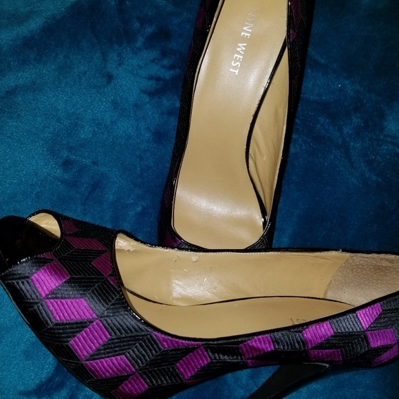 HEELS - Picture 3 of 3
